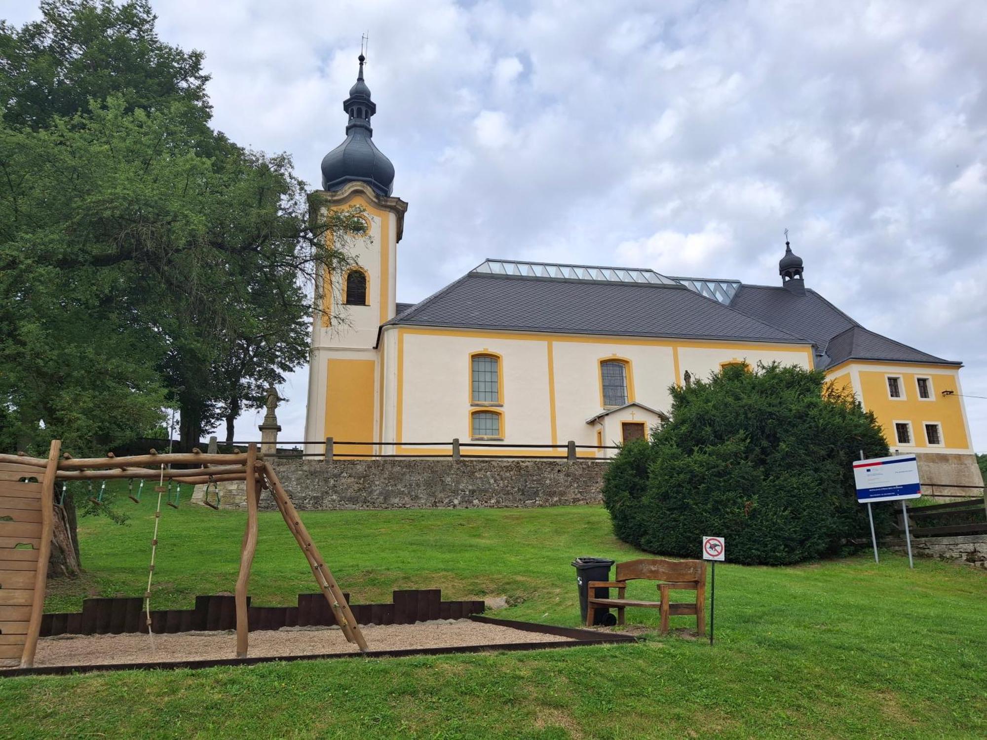 Ubytovani U Kostela Ústí nad Labem エクステリア 写真